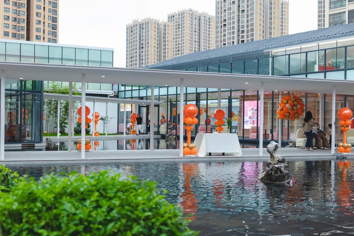 嘉利華觀光工廠 一條長(zhǎng)廊，多重休閑視角